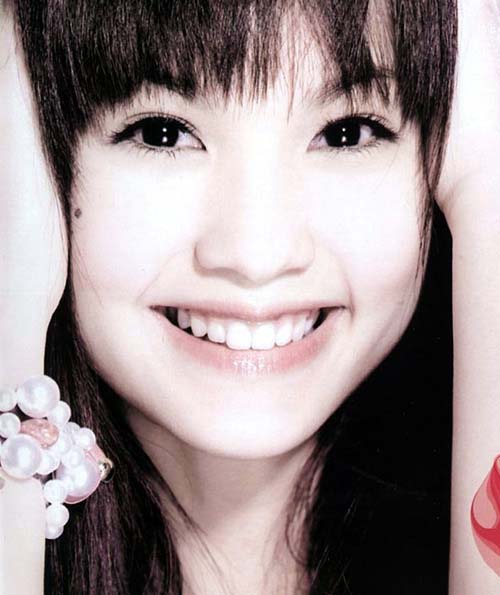 http://fajri.freevar.com/images/artis/RainieYang04.jpg